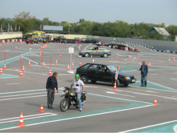 Обучение в автошколе у метро Молодёжная